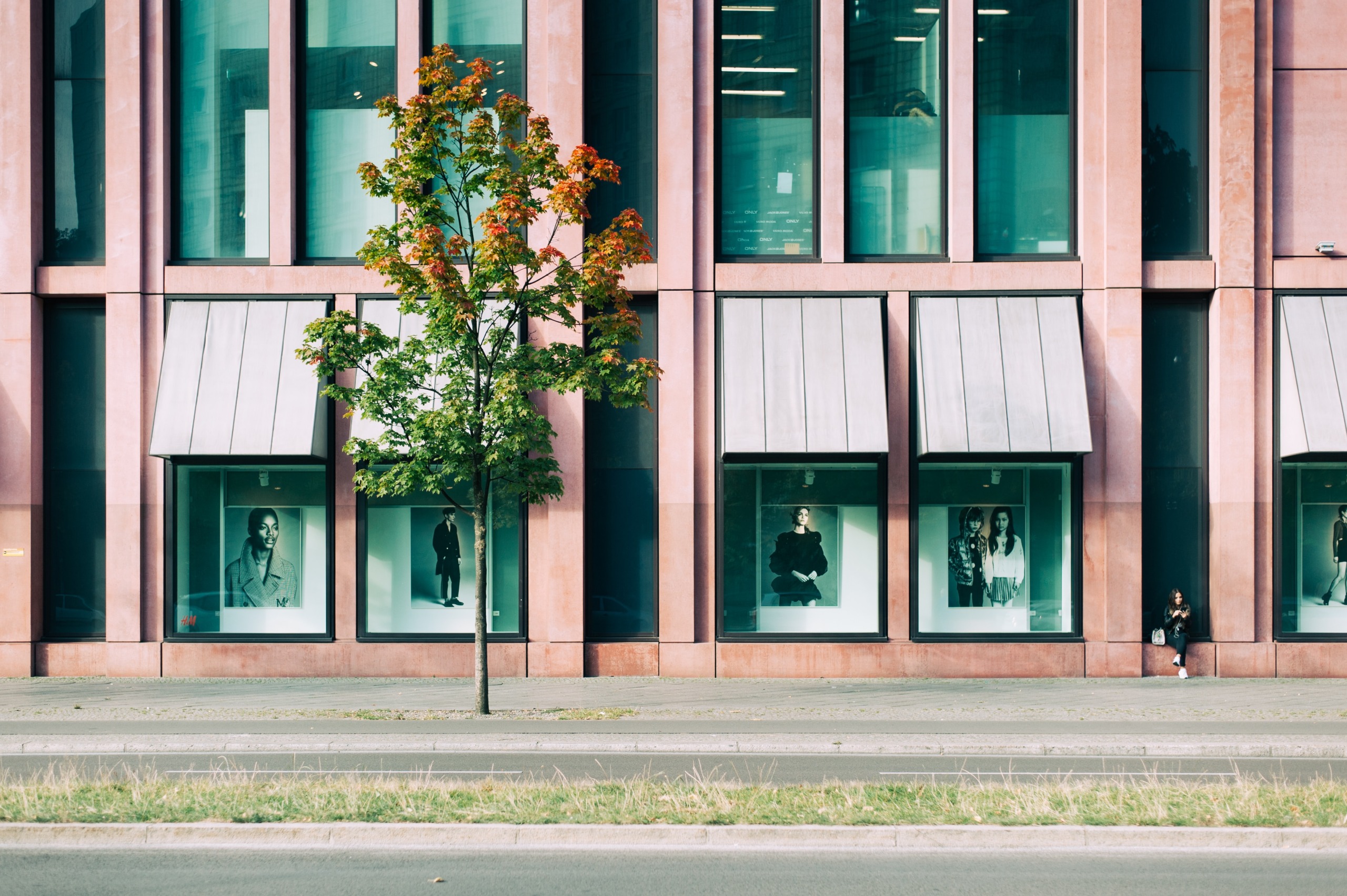 outdoor-billboards-at-department-stores-are-reborn-as-eco-bags