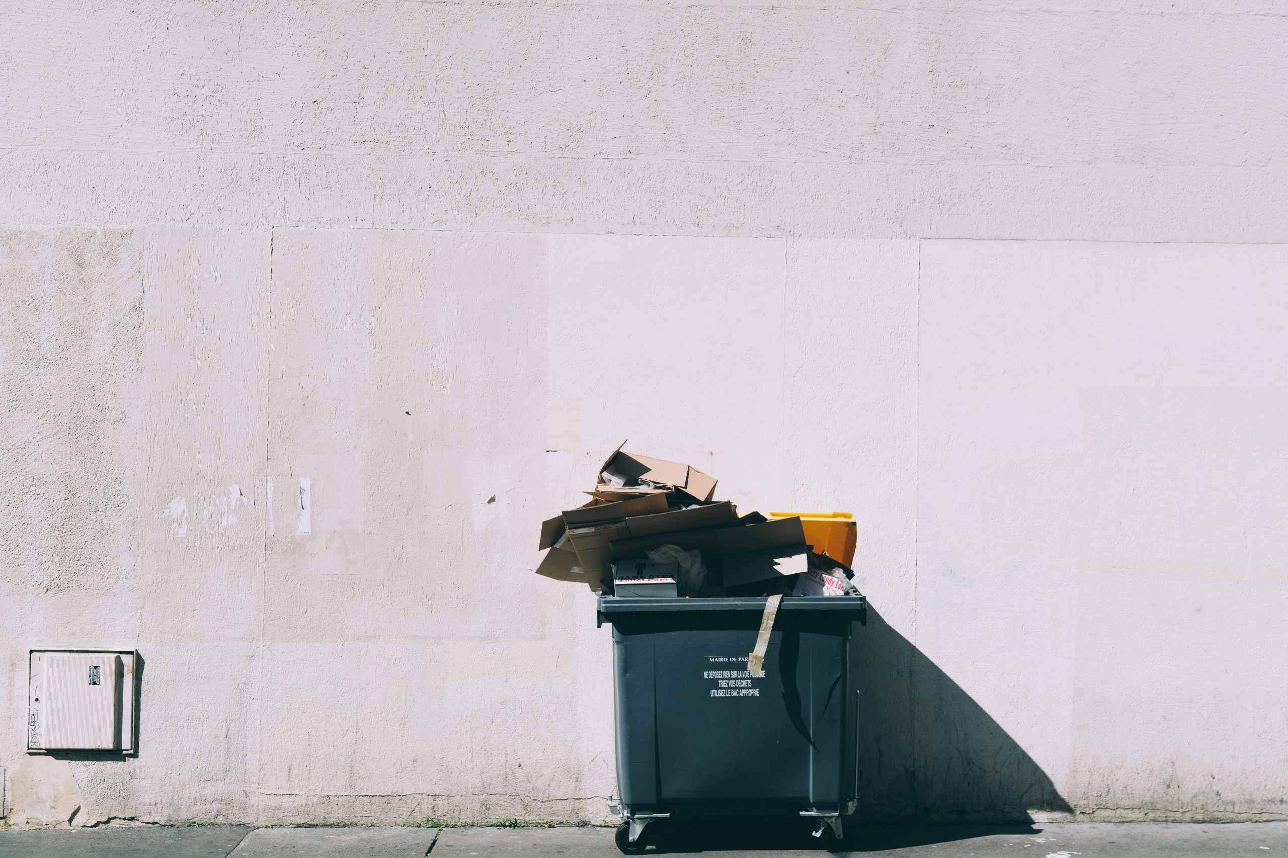 environmentally-friendly-smart-trash-can